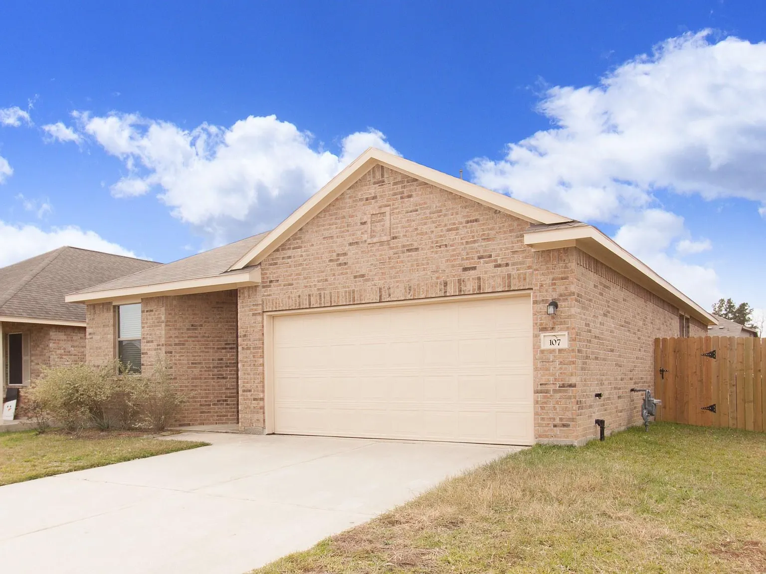 3 bed, 2.0 bath, 1441 sqft, $1,750 — Photo 2
