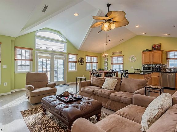 4th image of 1340D Asbury Ave #4