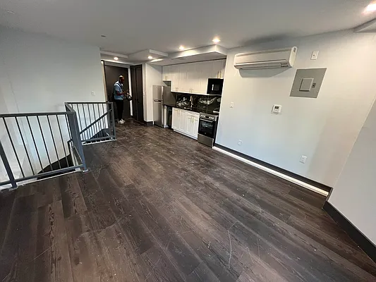 Rented by Delmark Realty LLC | media 52