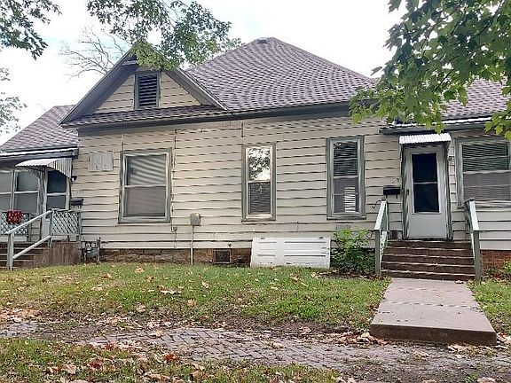 2nd image of 602 W 1st St