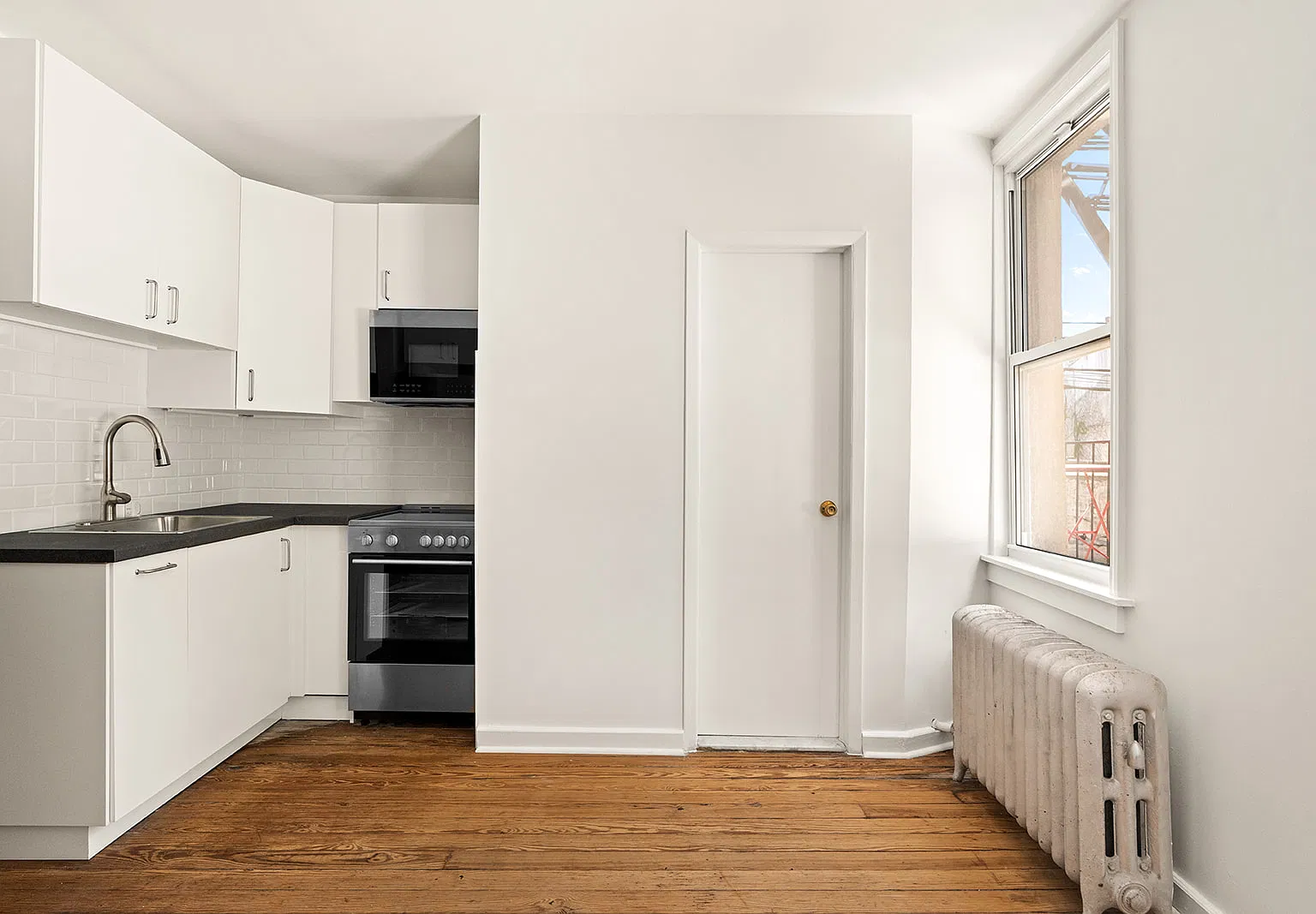 451 Graham Avenue — Photo 3
