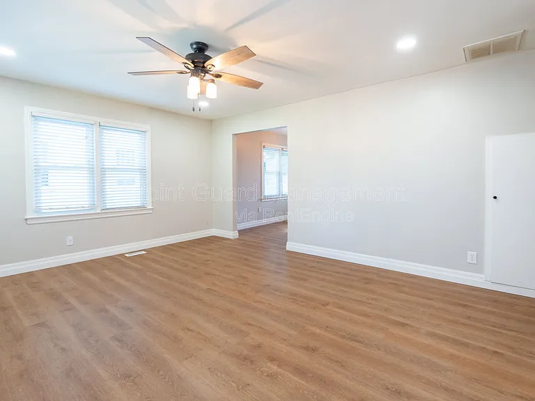 547 N Custer St — Photo 9