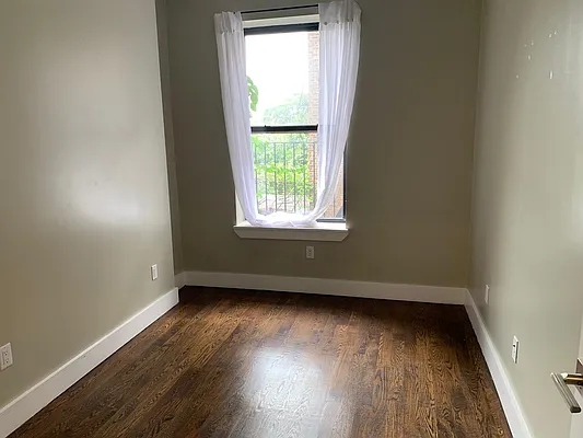 Rented by Premier Metro Realty Corp | media 15