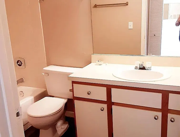 7667 N Wickham Rd — Photo 15