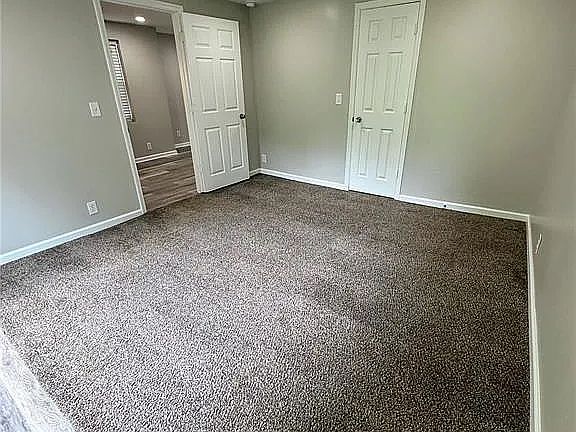 5th image of 330 Crowe St