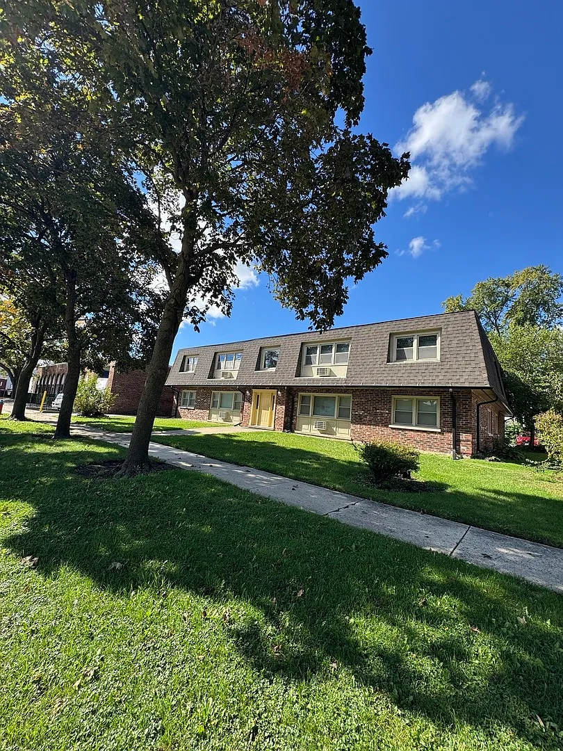 2 bed, 1000 sqft, $1,800 — Photo 1