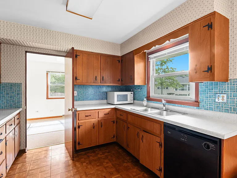 123 Ogden Ave — Photo 33