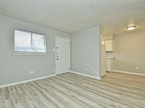 4th image of 602 W 31st 1/2 St #218