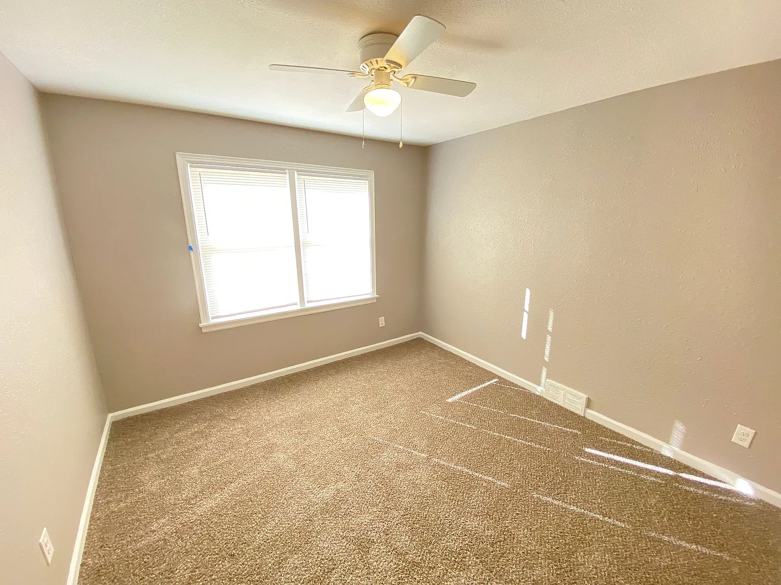 1990 Pamela Dr — Photo 3