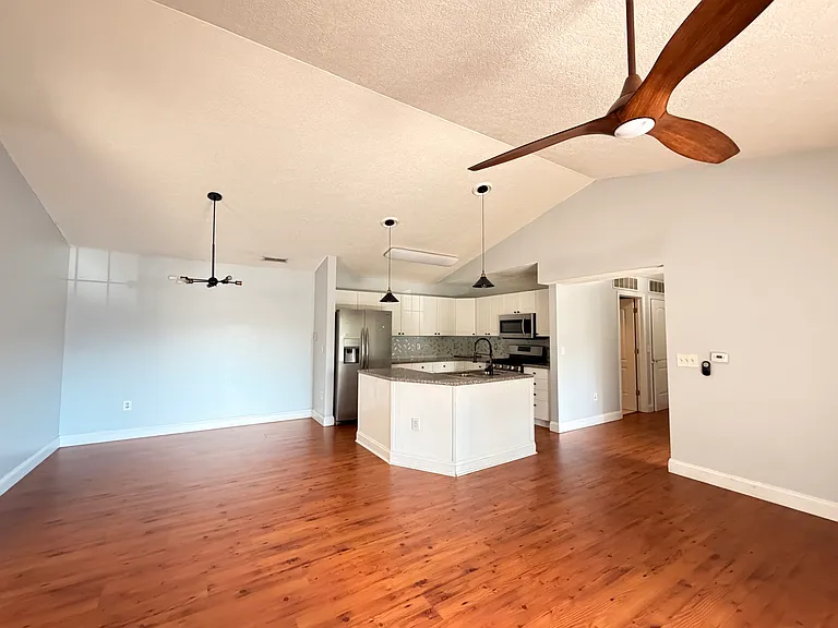 8013 Cranes Crossing Dr — Photo 10