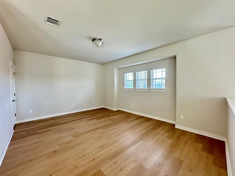 4016 Kenter Xing — Photo 12