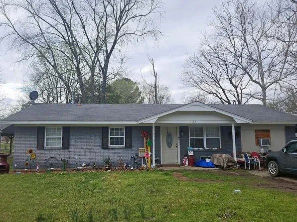 1105 NW 10th St, Stigler, OK 74462