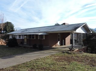 153 Morning Dr, Waynesville, NC 28786