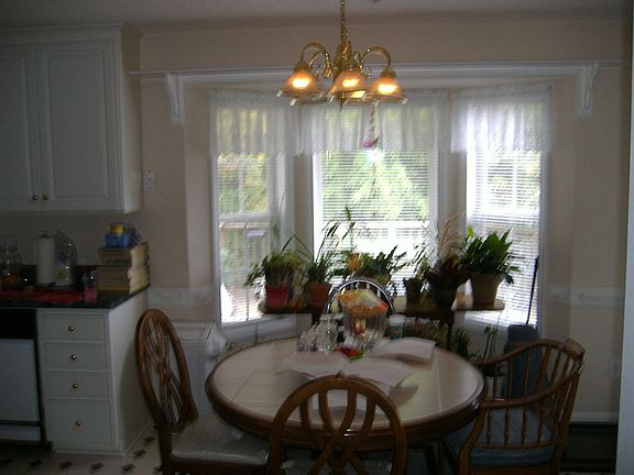Kitchen nook/Dining