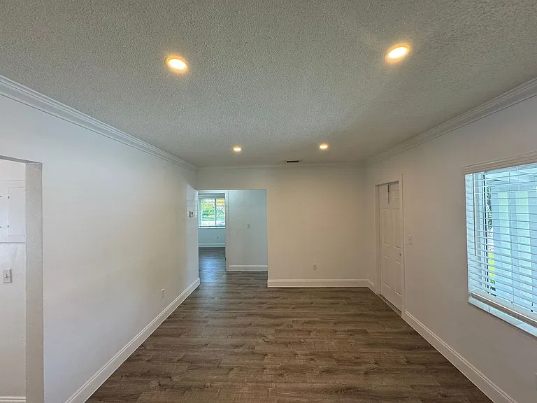 1737 Liberty St — Photo 10
