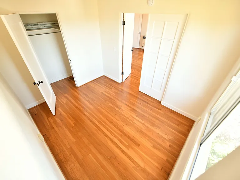 479 Merritt Ave — Photo 20