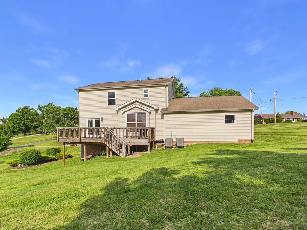 209 Rolling Hills Dr, Christiansburg, VA - More