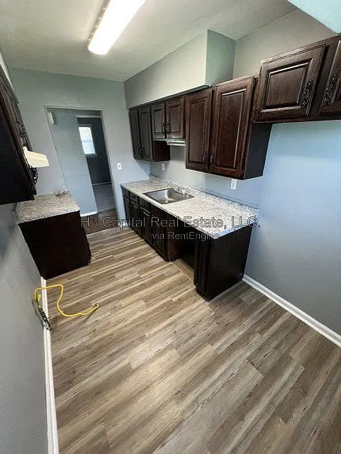 3 bed, 1.0 bath, $1,595 — Photo 3