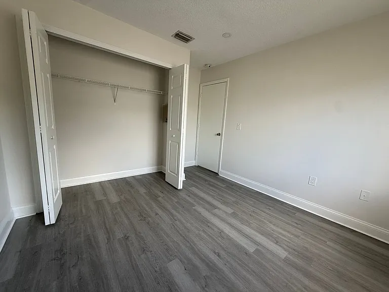 4105 Waterside Island Ct — Photo 10