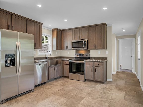 4th image of 14 Woodland Park