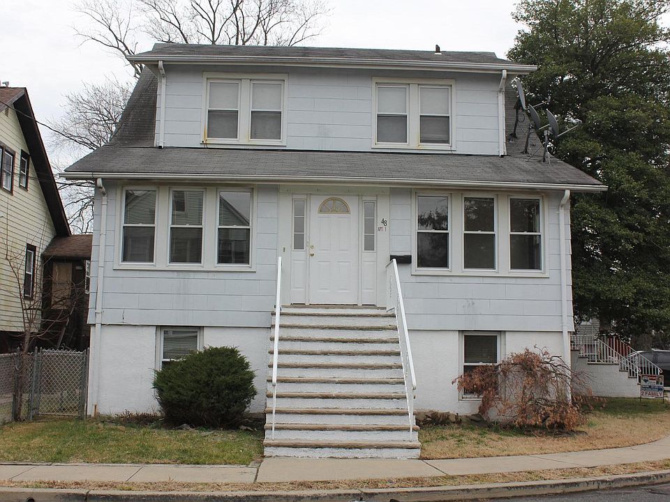 Separate front entrance to 1st floor.