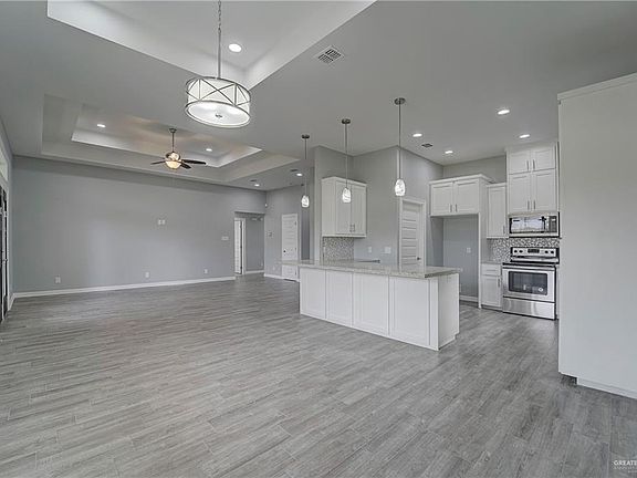 4th image of 1111 Loyola Dr