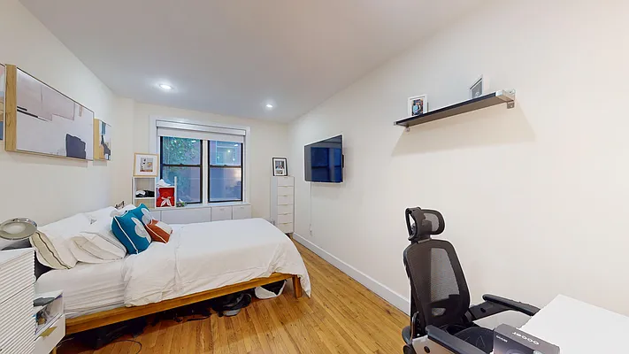 Rented by Bond New York | media 12