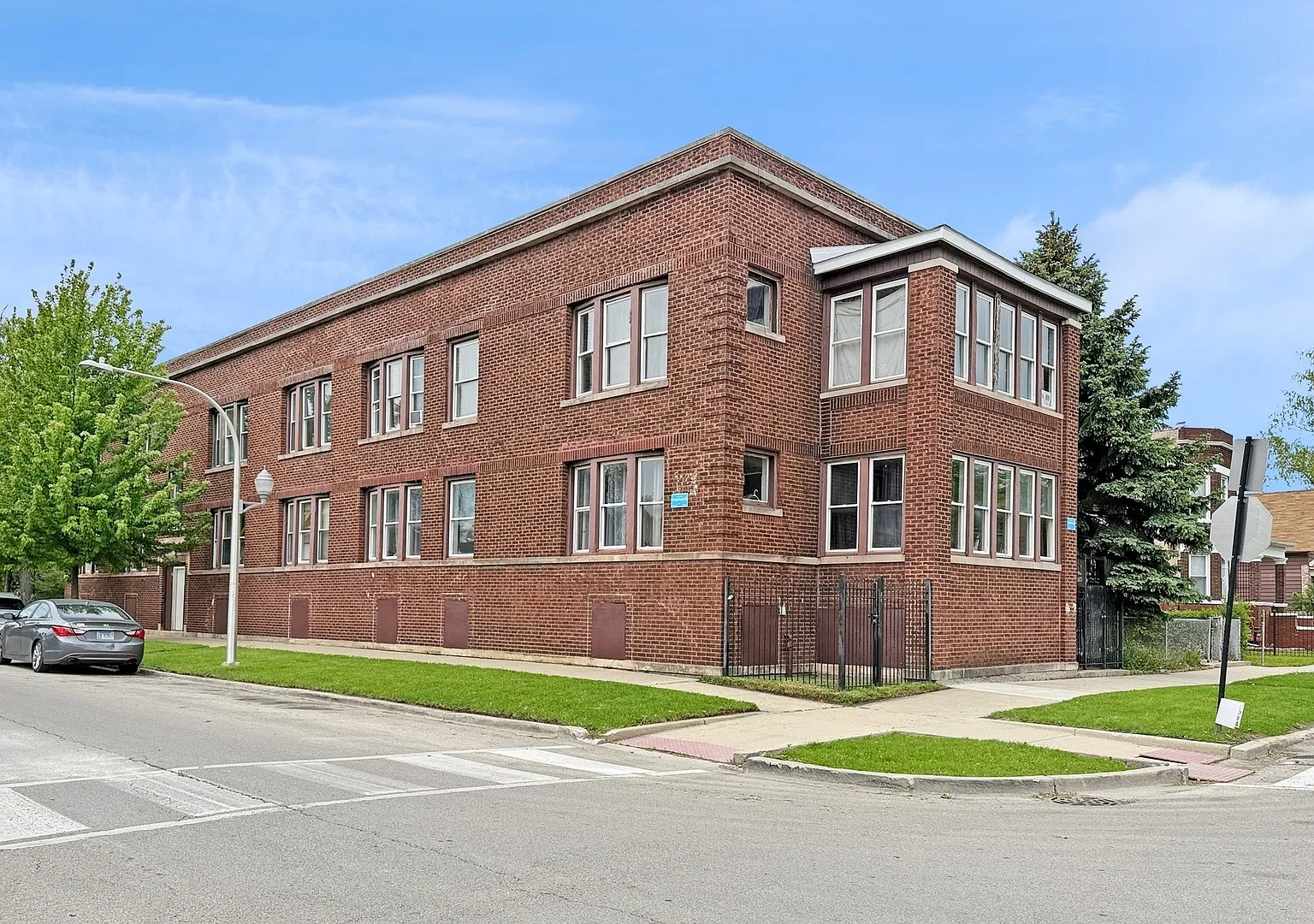 2 bed, 900 sqft, $1,200 — Photo 1