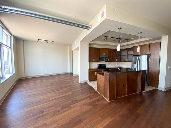 5th image of 1336 Glenarm Pl #232