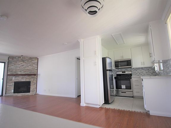 3rd image of 4844 Riverton Ave APT 202