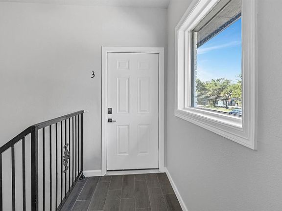 3rd image of 1119 Waugh Dr APT 4