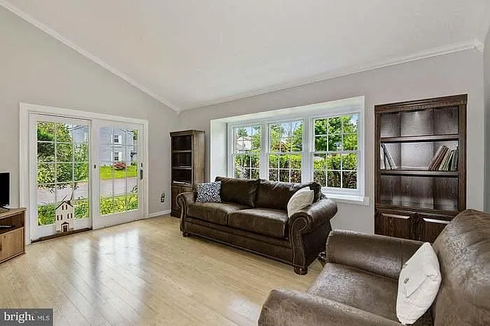 100 Elm Tree Ln — Photo 24