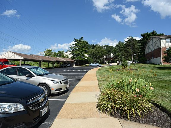 2nd image of 1445 Willow Brook Cv APT 9