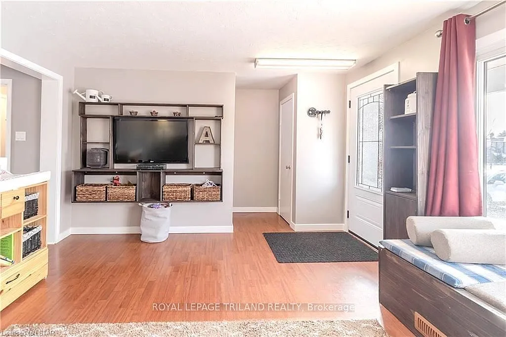 3 bed, $2,400 — Photo 4