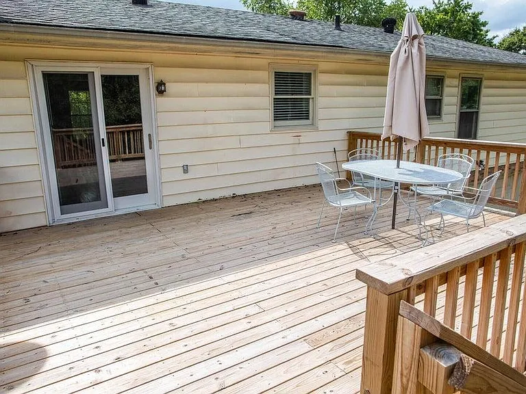 580 Castle Dr — Photo 32