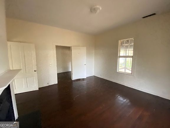 3rd image of 6114 Hopkins St NE