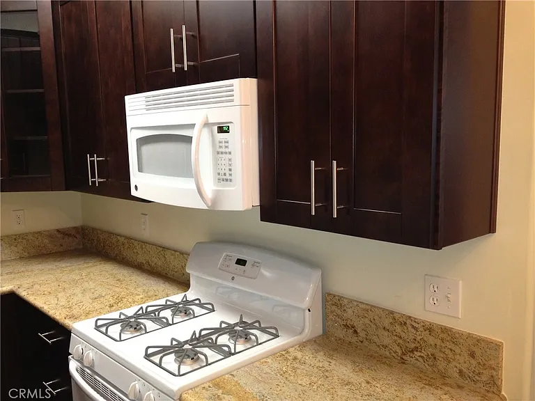 723 E 3rd St #11 — Photo 3