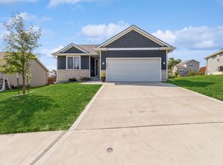 5340 Saint Andrews Cir, Des Moines, IA 50320