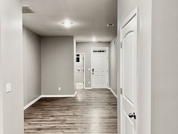 3rd image of 1038 Pepper Stone Dr