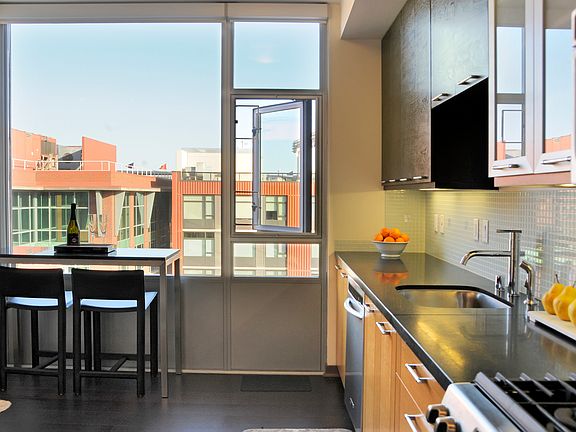 5th image of 177 Townsend St Unit 1124