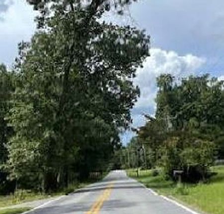 Exterior Neighborhood (street photo)