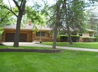 15525 Oak Ln, Brookfield, WI 53005