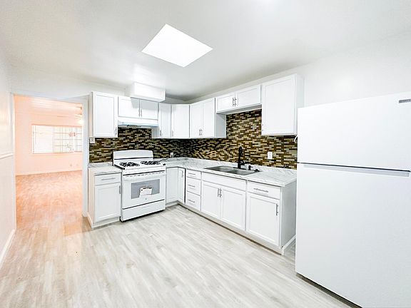 2nd image of 709 N Bradford Ave