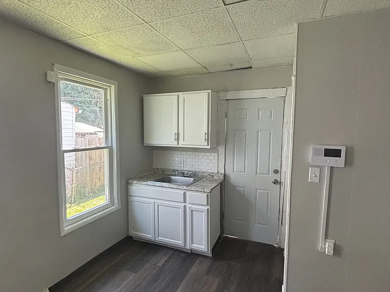 6819 Hope Ave — Photo 5