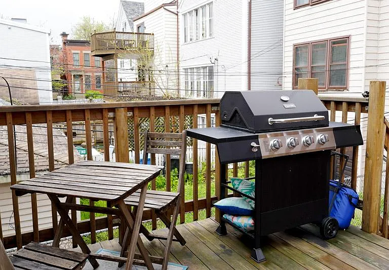 2845 N Southport Ave #COACH HOUSE — Photo 18