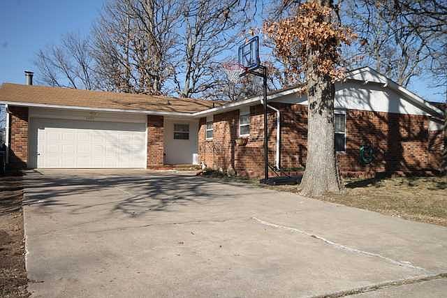 1st image of 1401 Rolling Oaks Dr