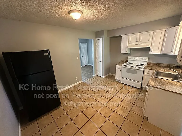 7227 Gilmore Ave — Photo 5