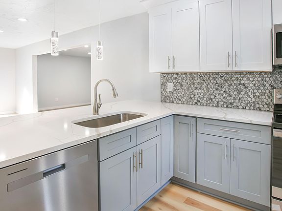 5th image of 626 Sandalwood Dr