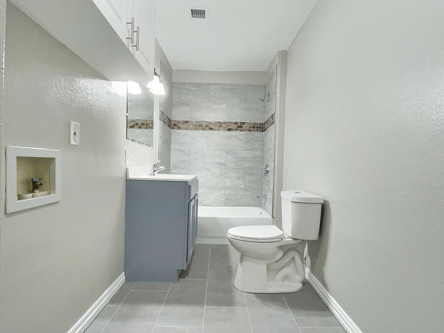 2 bed, 800 sqft, $965 — Photo 2