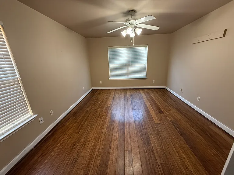 4039 Cambridge Dr — Photo 12